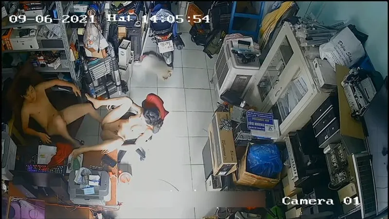 Bà xã ông chồng xxx nhau trong của buồi máy tính