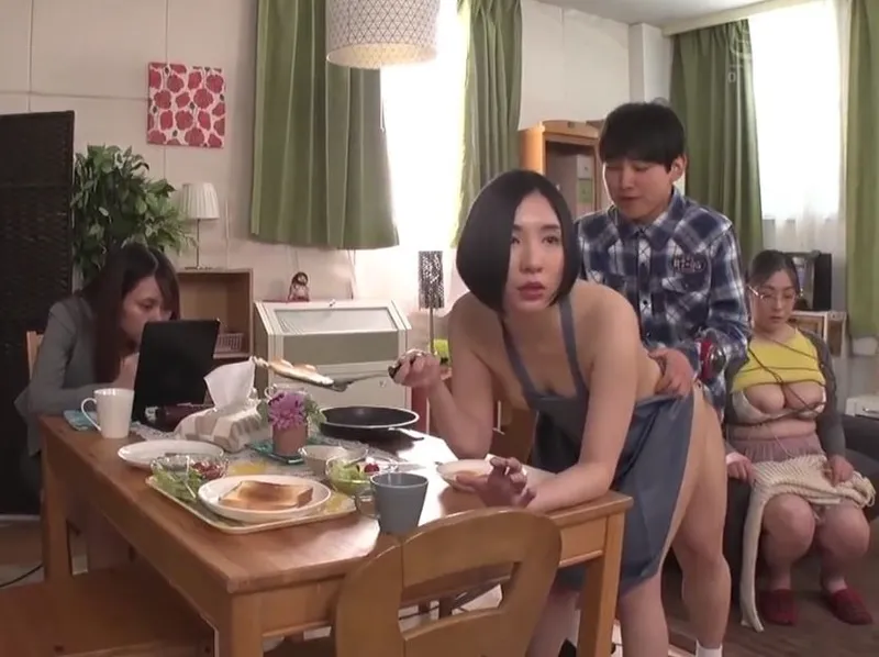 Cực phẩm đụ cả gia đình với chiếc đồng hồ ngưng đọng thời gian