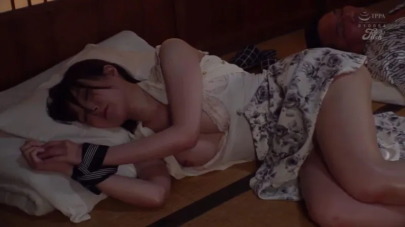 Xin ông xã đi công tác với sếp, nữ nhân viên rơi vào kế hoạch của ông tiền bối biến thái