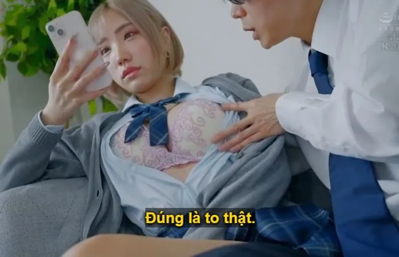 Cô bé học trò gái tính tình lạnh tanh, miễn là đưa tiền thì anh muốn hành hạ em kiểu gì cũng được.